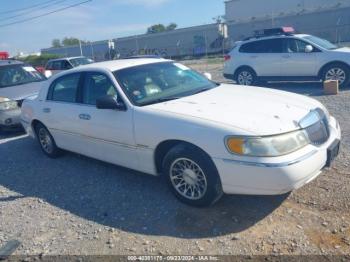  Salvage Lincoln Towncar