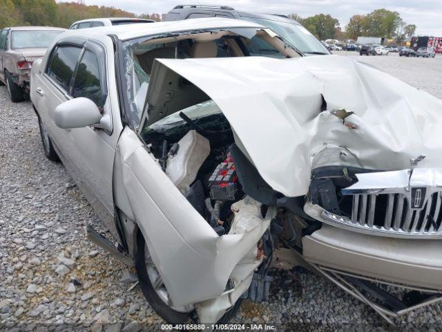  Salvage Lincoln Towncar