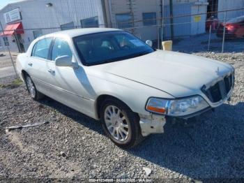  Salvage Lincoln Towncar