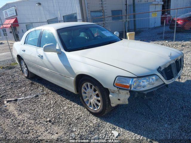  Salvage Lincoln Towncar