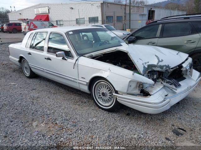  Salvage Lincoln Towncar