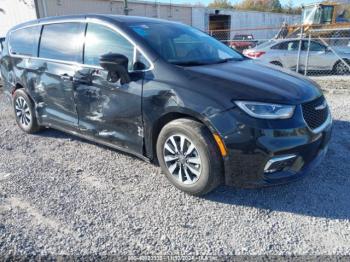  Salvage Chrysler Pacifica