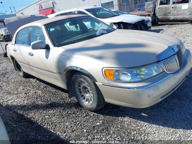  Salvage Lincoln Towncar