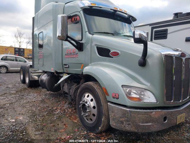  Salvage Peterbilt 579