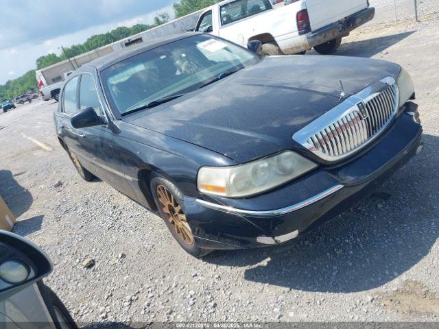  Salvage Lincoln Towncar