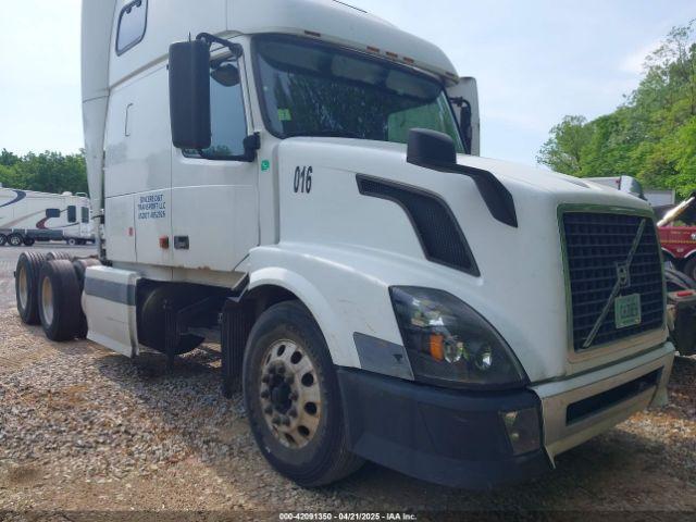  Salvage Volvo Vn