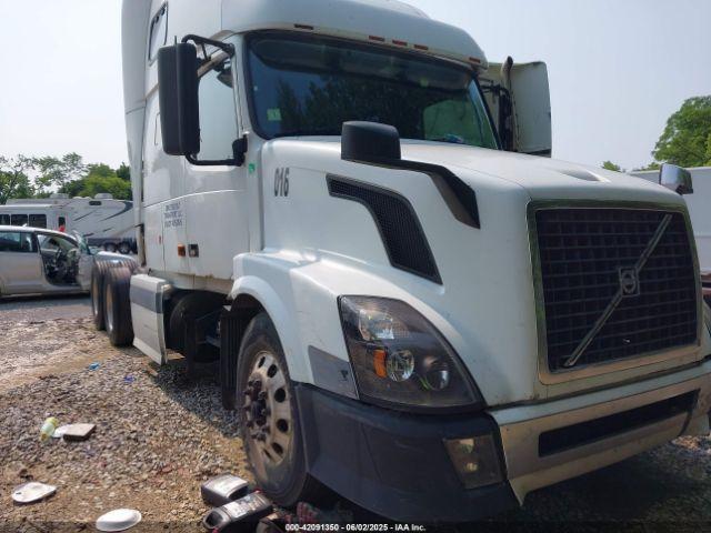  Salvage Volvo Vn