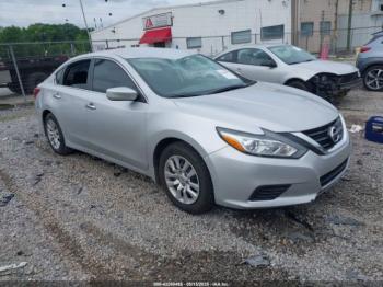  Salvage Nissan Altima
