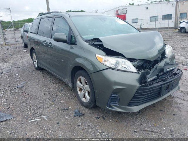  Salvage Toyota Sienna