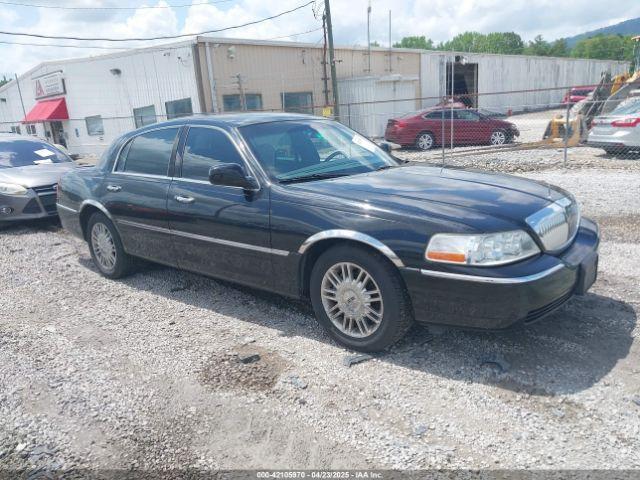  Salvage Lincoln Towncar