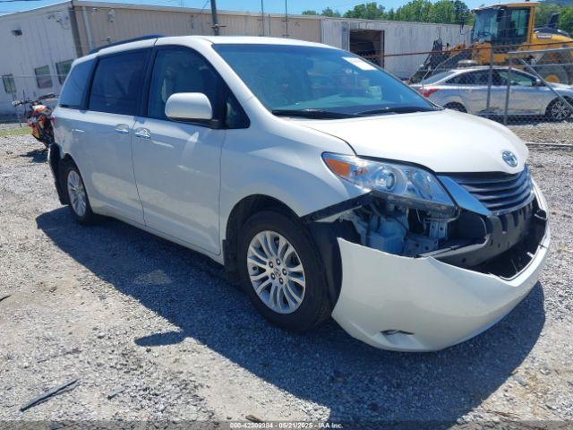  Salvage Toyota Sienna
