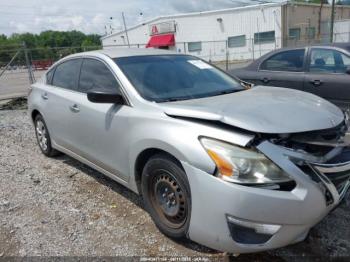  Salvage Nissan Altima