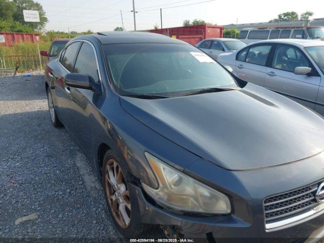  Salvage Nissan Maxima