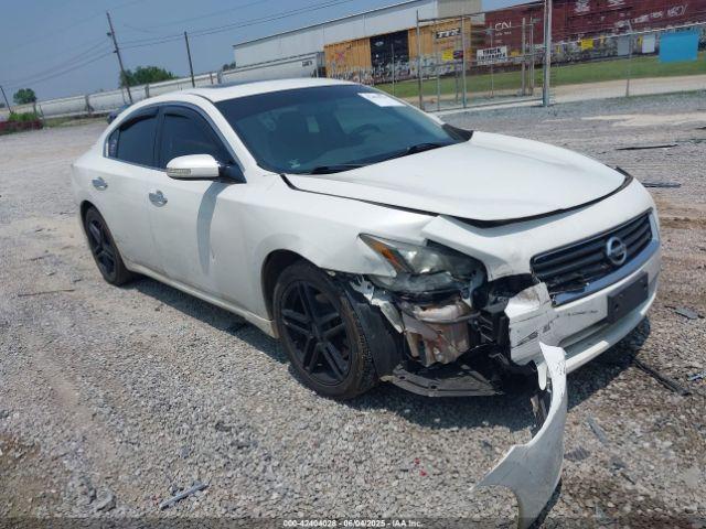  Salvage Nissan Maxima