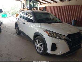  Salvage Nissan Kicks