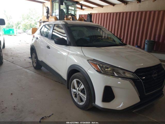  Salvage Nissan Kicks