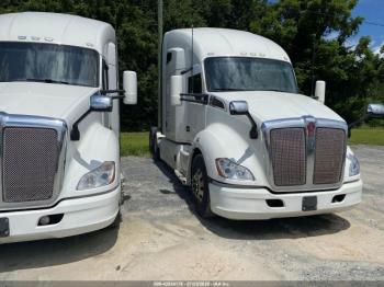  Salvage Kenworth Construction
