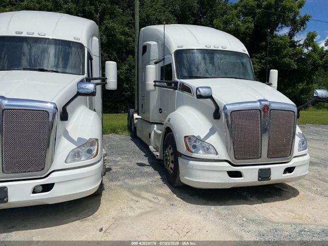  Salvage Kenworth Construction