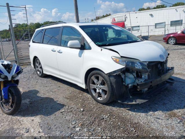  Salvage Toyota Sienna