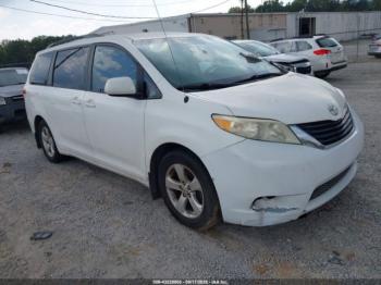  Salvage Toyota Sienna