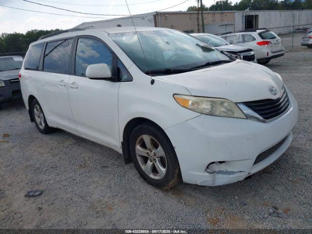  Salvage Toyota Sienna