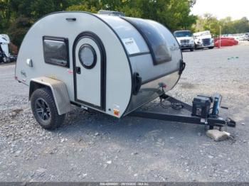  Salvage Pleasant Valley Tear Travel Trailer