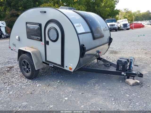  Salvage Pleasant Valley Tear Travel Trailer