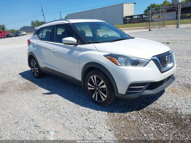  Salvage Nissan Kicks
