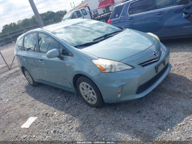  Salvage Toyota Prius v