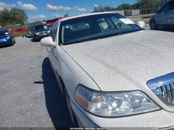  Salvage Lincoln Towncar