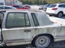Lincoln Towncar Image 9