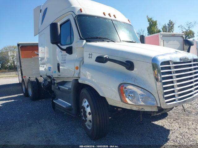  Salvage Freightliner Cascadia 125