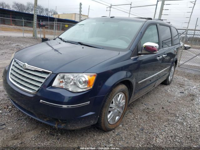 Chrysler Town & Country Limited Image 2