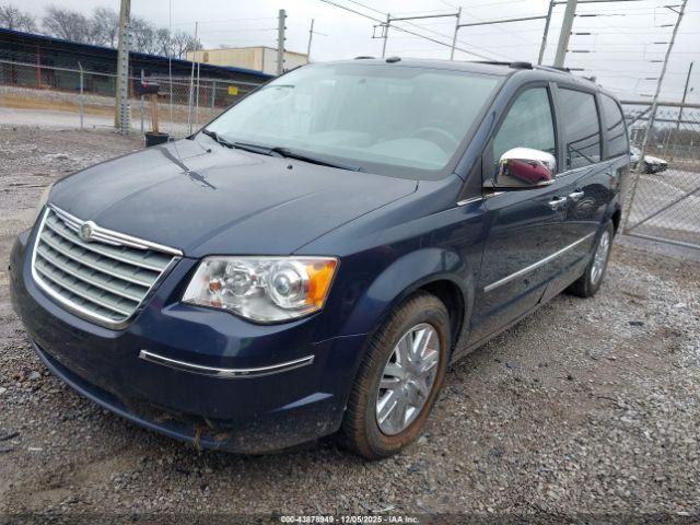 Chrysler Town & Country Limited Image 2
