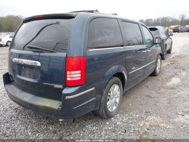 Chrysler Town & Country Limited Image 4