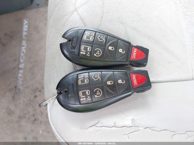 Chrysler Town & Country Limited Image 11