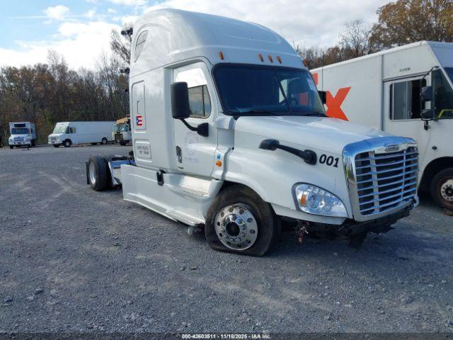  Salvage Freightliner Cascadia 125