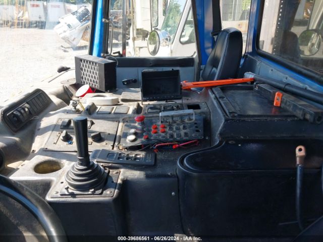 Autocar Llc Xpeditor Image 13