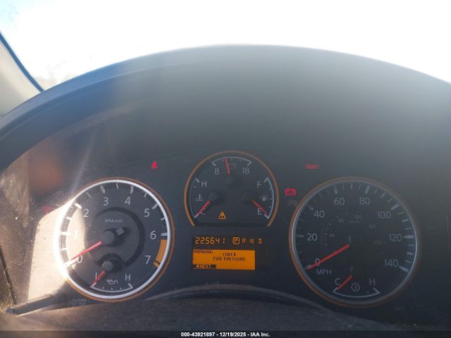 Nissan Titan Sv Image 8