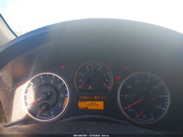 Nissan Titan Sv Image 8