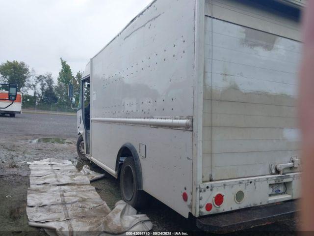 Freightliner Chassis M Line Walk-in Van Image 4