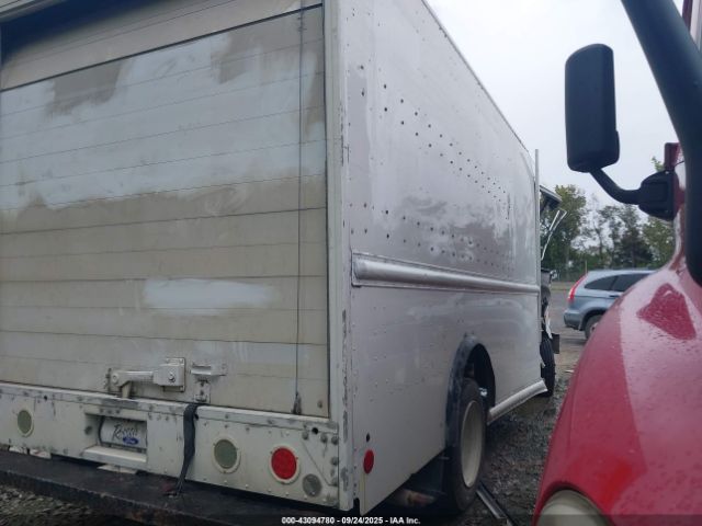 Freightliner Chassis M Line Walk-in Van Image 3