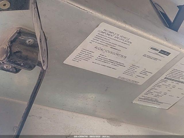 Freightliner Chassis M Line Walk-in Van Image 14