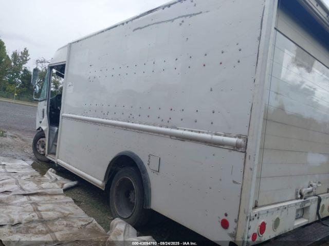 Freightliner Chassis M Line Walk-in Van Image 11