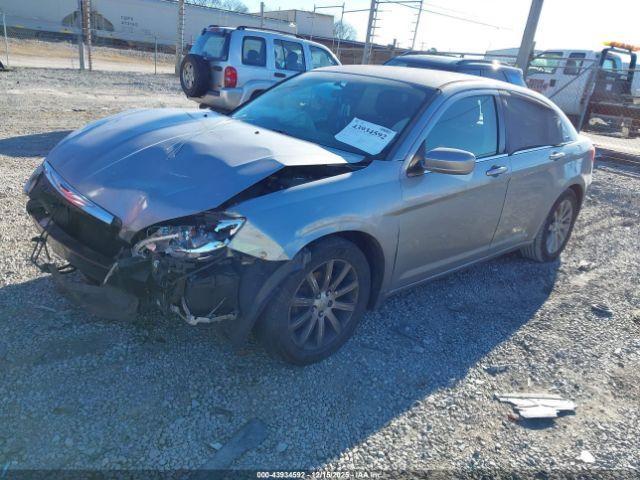 Chrysler 200 Touring Image 11