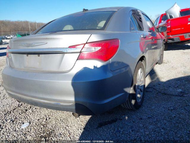 Chrysler 200 Touring Image 2