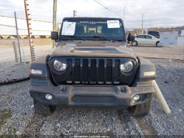 Jeep Gladiator Sport S 4x4 Image 17
