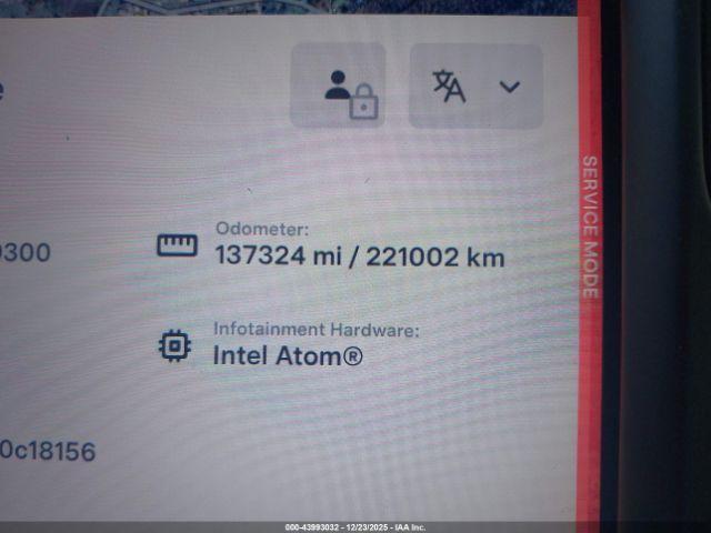 Tesla Model X Image 17