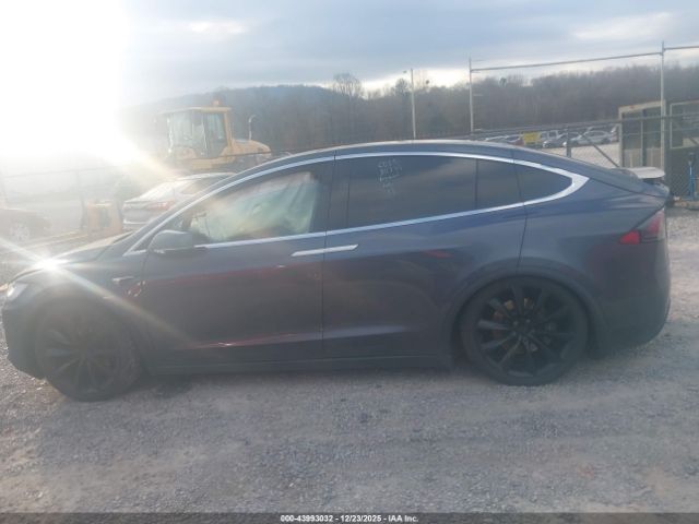 Tesla Model X Image 10
