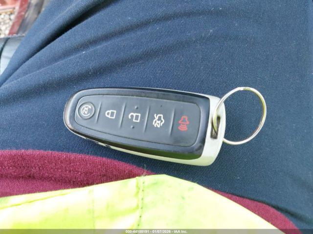 Ford Escape Titanium Image 12